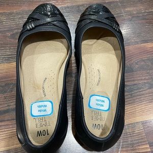 Women’s dress shoes